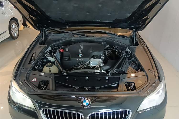 Used BMW 5 Series 2014 528Li xDrive Premium Edition Engine Bay