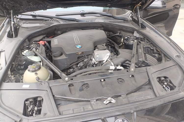 Used BMW 5 Series 2014 520Li Elegant Model Engine Bay