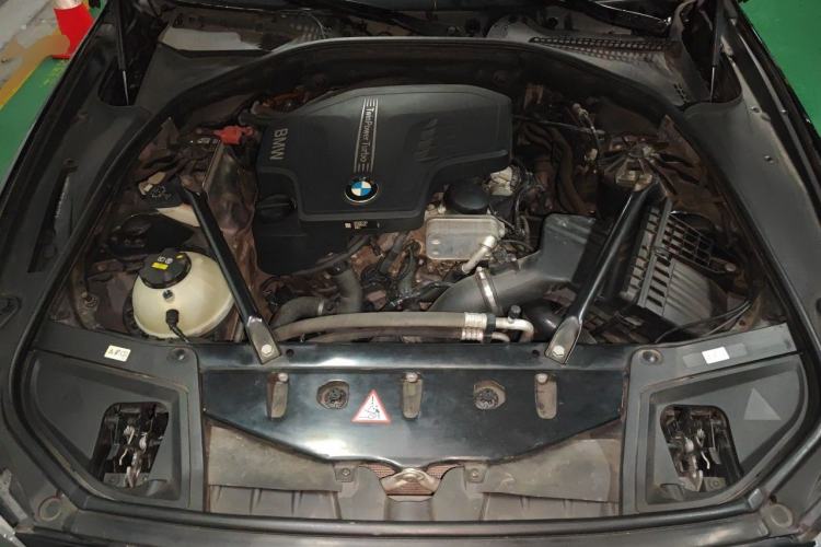 Used BMW 5 Series 2014 525Li Leading Model Engine Bay