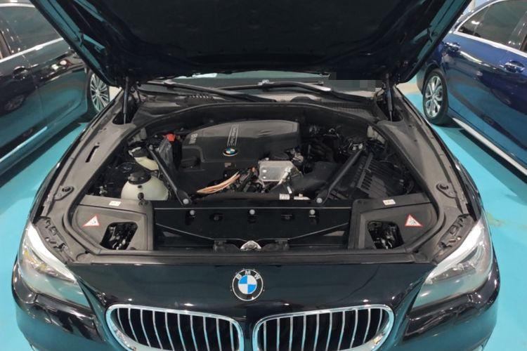 Used BMW 5 Series 2014 520Li Elegant Model Engine Bay
