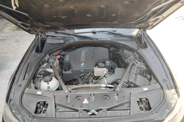 Used BMW 5 Series 2014 525Li Luxury Design Package Engine Bay