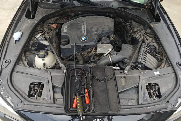 Used BMW 5 Series 2014 520Li Elegant Model Engine Bay