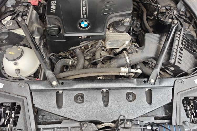 Used BMW 5 Series 2014 525Li Leading Model Engine Bay