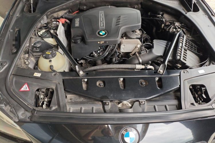 Used BMW 5 Series 2014 525Li Leading Model Engine Bay