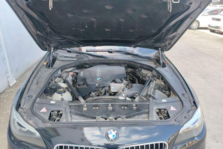 Used BMW 5 Series 2014 525Li Leading Model Engine Bay