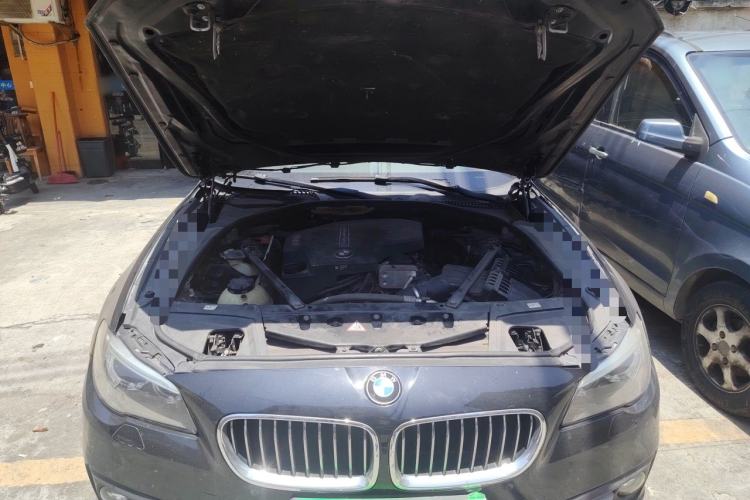 Used BMW 5 Series 2014 525Li Leading Model Engine Bay