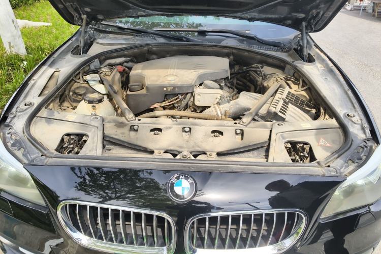 Used BMW 5 Series 2014 525Li Leading Model Engine Bay