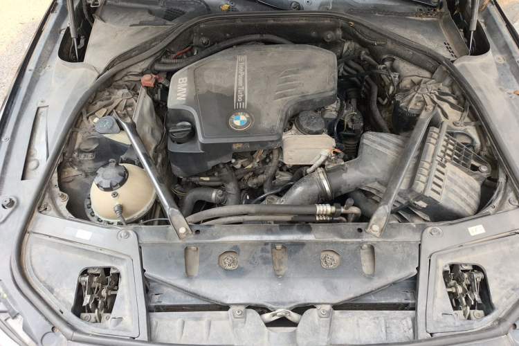 Used BMW 5 Series 2014 520Li Elegant Model Engine Bay