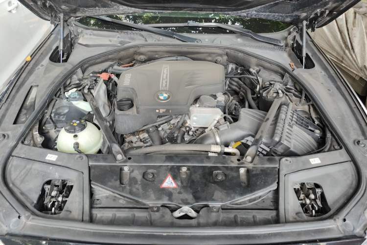 Used BMW 5 Series 2014 525Li Leading Model Engine Bay