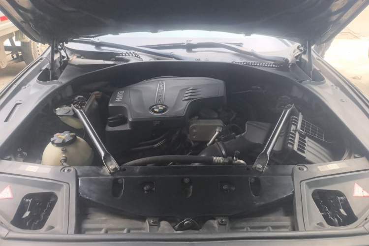 Used BMW 5 Series 2014 525Li Leading Model Engine Bay