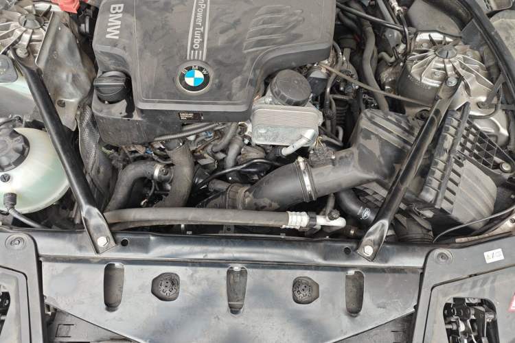 Used BMW 5 Series 2014 528Li Leading Model Engine Bay