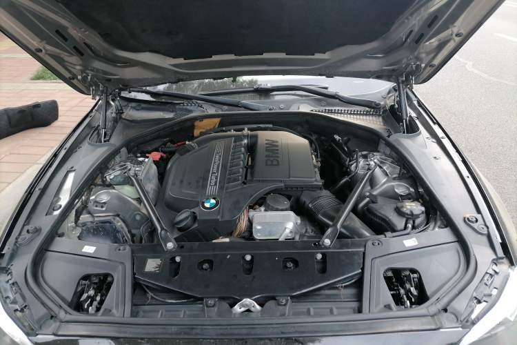 Used BMW 5 Series 2014 535Li Leading Model Engine Bay
