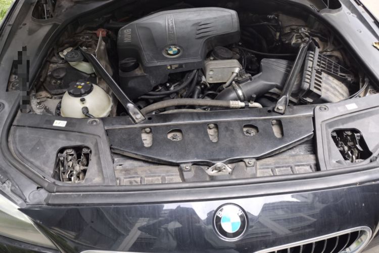 Used BMW 5 Series 2014 528Li Leading Model Engine Bay