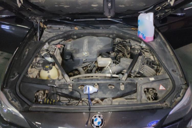 Used BMW 5 Series 2014 525Li Luxury Design Package Engine Bay
