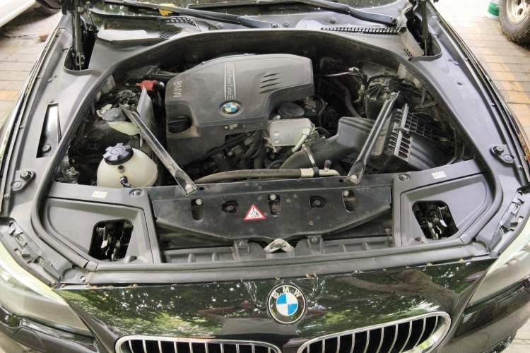 Used BMW 5 Series 2014 525Li Leading Model Engine Bay