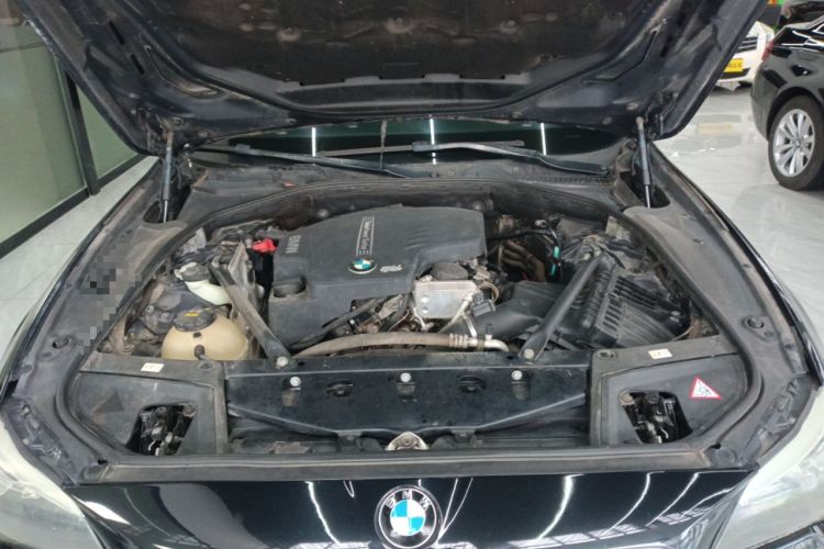 Used BMW 5 Series 2014 520i Elegant Edition Engine Bay