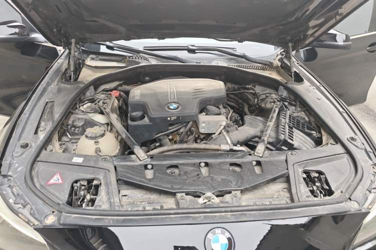 Used BMW 5 Series 2014 525Li Leading Model Engine Bay