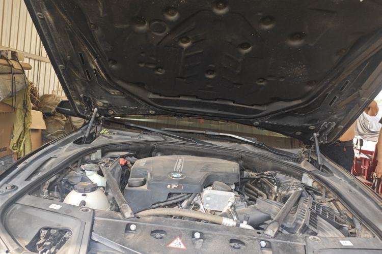 Used BMW 5 Series 2014 525Li Leading Model Engine Bay