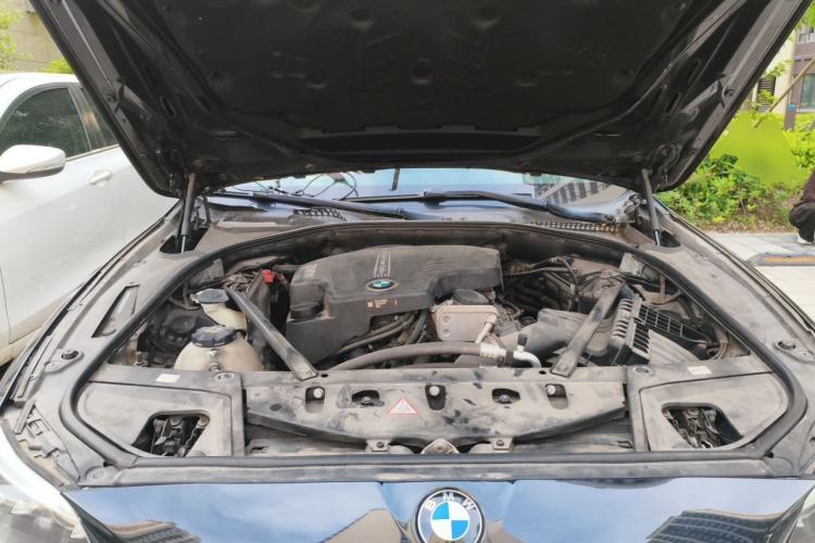 Used BMW 5 Series 2014 525Li Leading Model Engine Bay