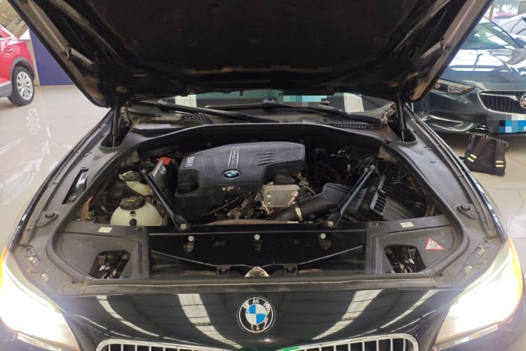 Used BMW 5 Series 2014 520Li Elegant Model Engine Bay