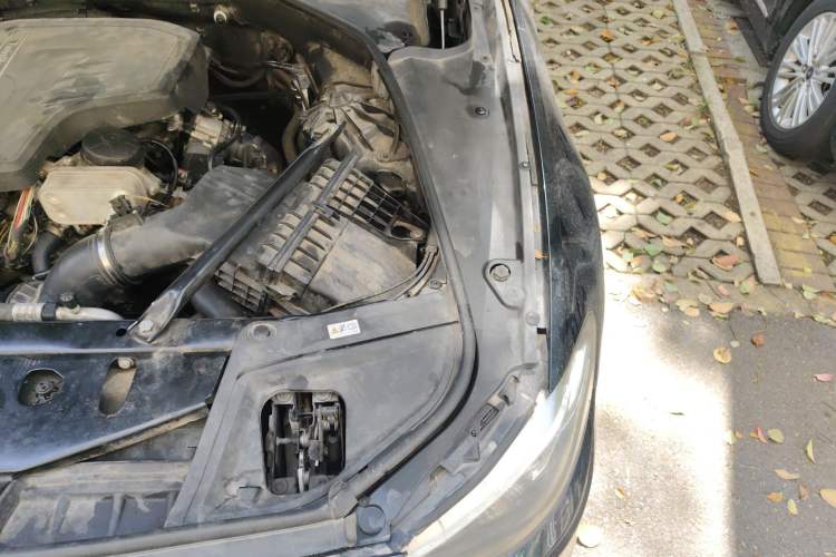 Used BMW 5 Series 2014 525Li Leading Model Engine Bay Left