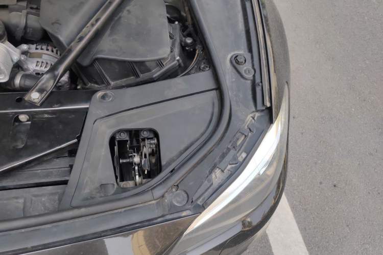 Used BMW 5 Series 2014 530Li Leading Model Engine Bay Left