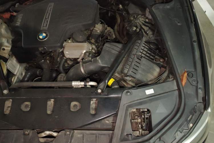 Used BMW 5 Series 2014 520Li Elegant Model Engine Bay Left