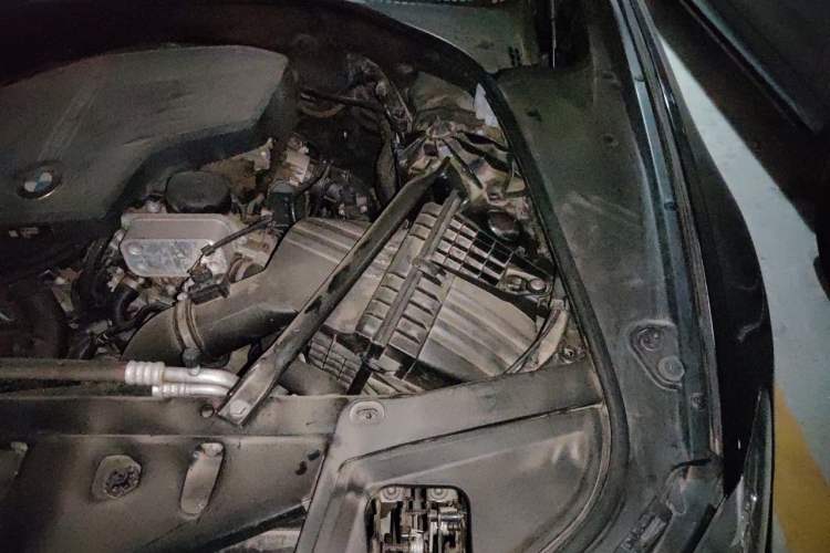 Used BMW 5 Series 2014 520Li Elegant Model Engine Bay Left
