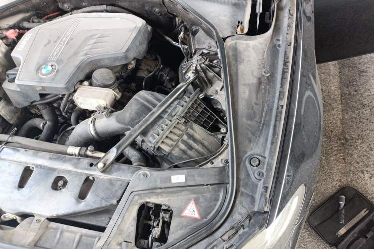 Used BMW 5 Series 2014 525Li Luxury Design Package Engine Bay Left