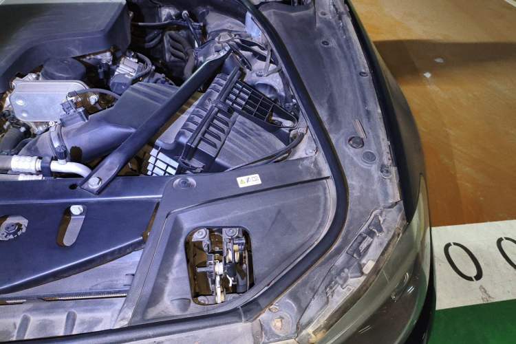Used BMW 5 Series 2014 520Li Elegant Model Engine Bay Left