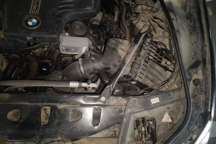 Used BMW 5 Series 2014 525Li Leading Model Engine Bay Left