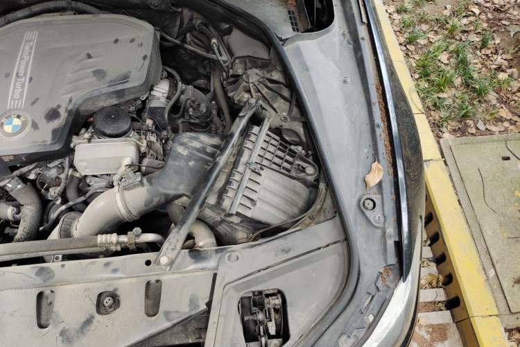 Used BMW 5 Series 2014 525Li Luxury Design Package Engine Bay Left