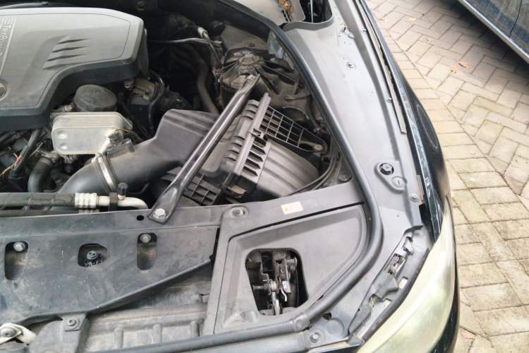 Used BMW 5 Series 2014 525Li Leading Model Engine Bay Left