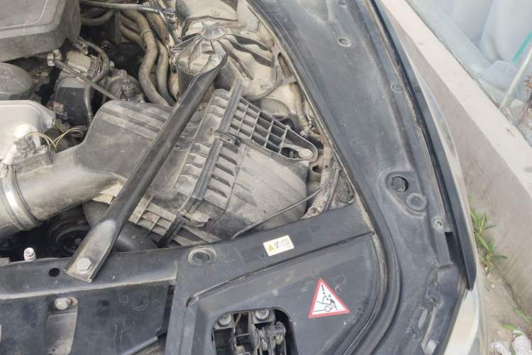 Used BMW 5 Series 2014 528Li Leading Model Engine Bay Left