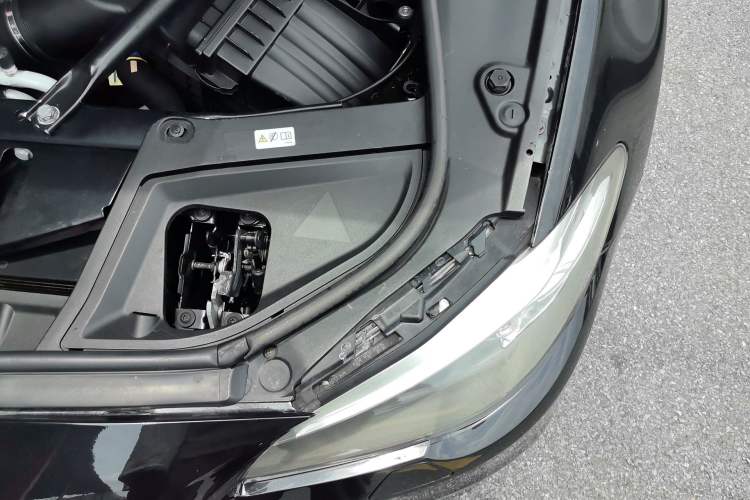 Used BMW 5 Series 2014 525Li Leading Model Engine Bay Left