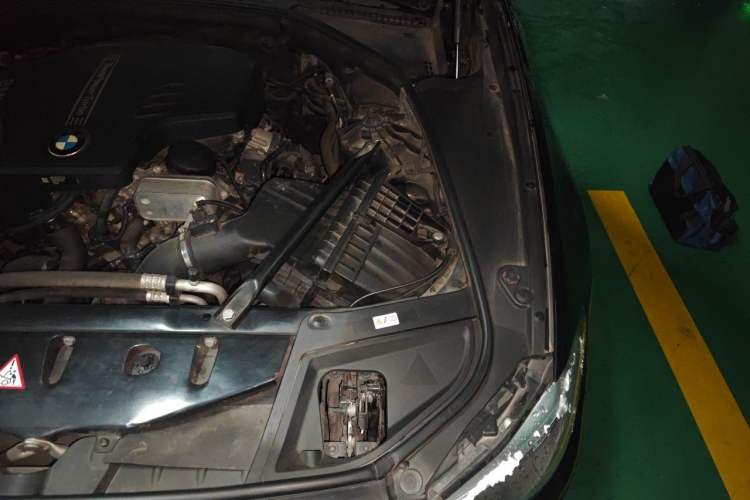 Used BMW 5 Series 2014 525Li Leading Model Engine Bay Left