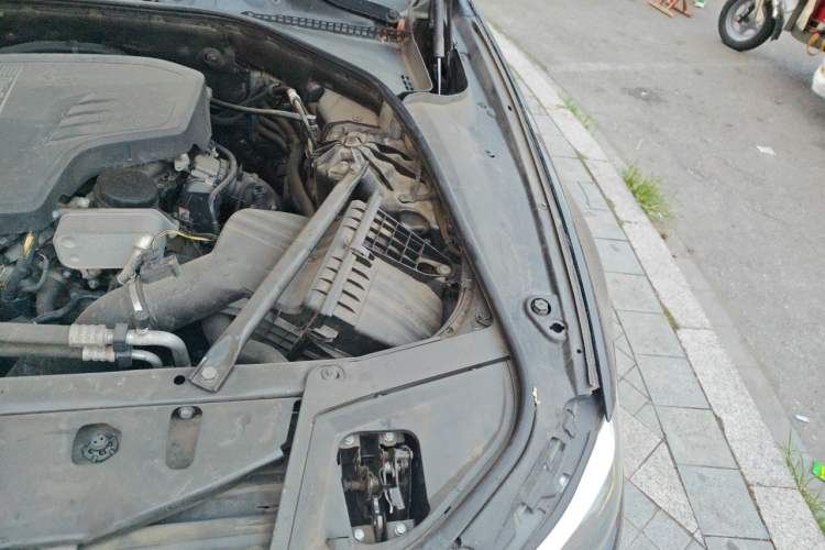 Used BMW 5 Series 2014 525Li Luxury Design Package Engine Bay Left