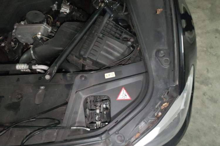 Used BMW 5 Series 2014 525Li Luxury Design Package Engine Bay Left