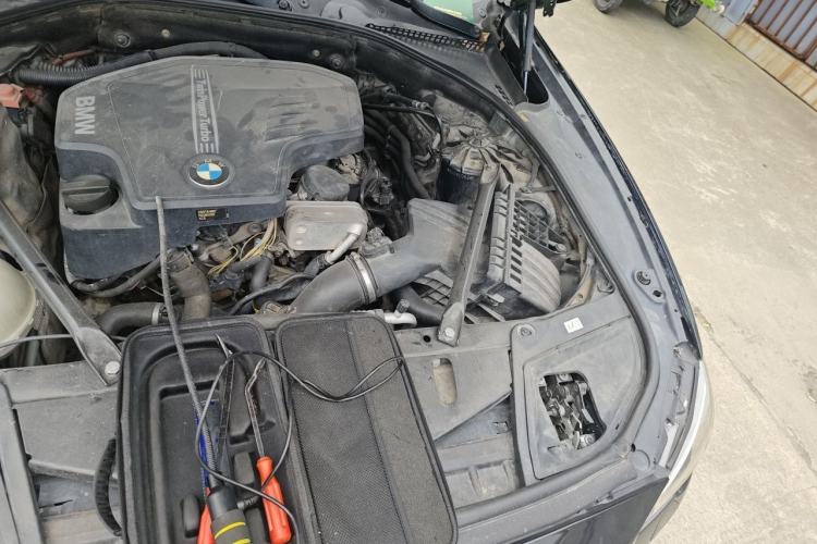 Used BMW 5 Series 2014 520Li Elegant Model Engine Bay Left