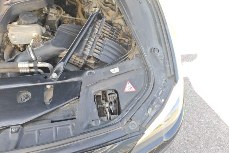 Used BMW 5 Series 2014 528Li xDrive Fashion Design Package Engine Bay Left