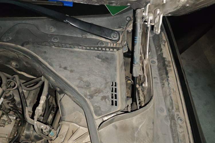 Used BMW 5 Series 2014 520i Touring Edition Engine Bay Left