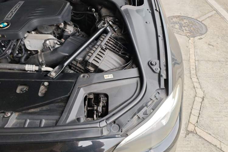 Used BMW 5 Series 2014 525Li Leading Model Engine Bay Left