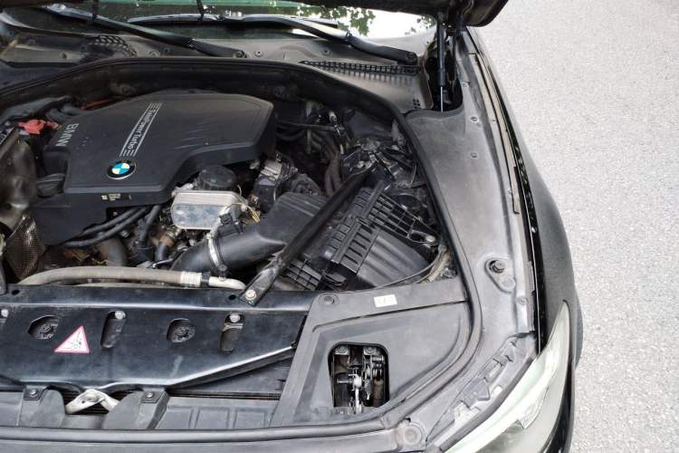 Used BMW 5 Series 2014 525Li Leading Model Engine Bay Left
