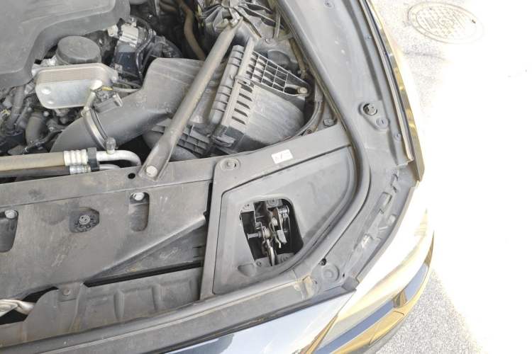 Used BMW 5 Series 2014 520Li Elegant Model Engine Bay Left