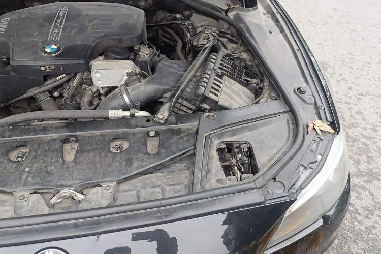 Used BMW 5 Series 2014 525Li Luxury Design Package Engine Bay Left
