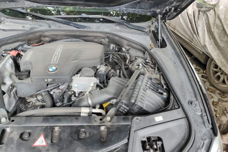 Used BMW 5 Series 2014 525Li Leading Model Engine Bay Left