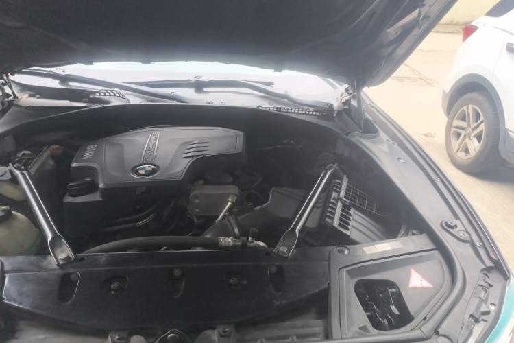 Used BMW 5 Series 2014 525Li Leading Model Engine Bay Left