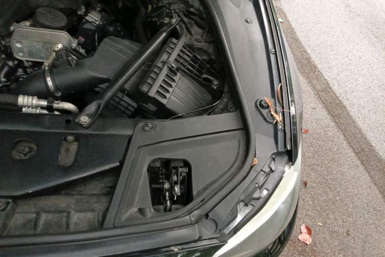 Used BMW 5 Series 2014 525Li Luxury Design Package Engine Bay Left