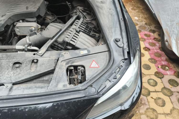 Used BMW 5 Series 2014 528Li Leading Model Engine Bay Left