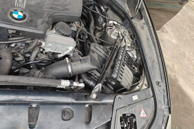 Used BMW 5 Series 2014 528Li Leading Model Engine Bay Left